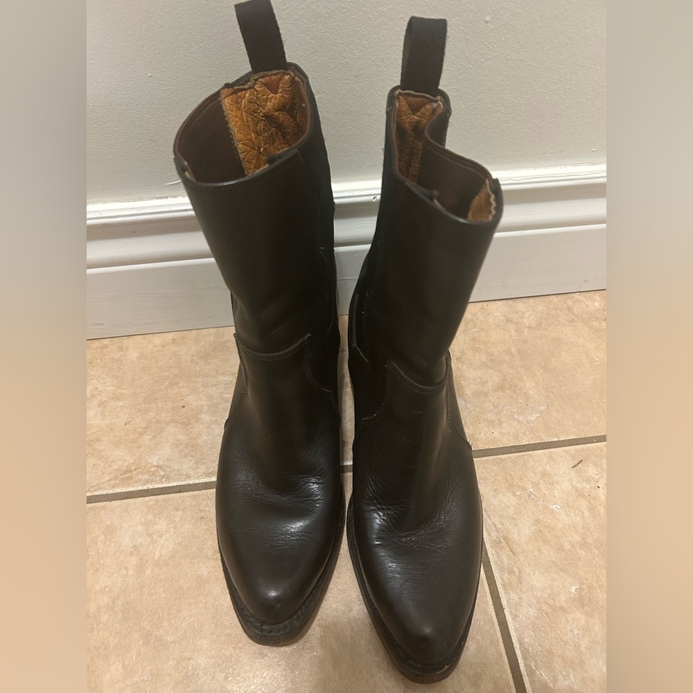 Frye boots, size 8 fit like 7.5